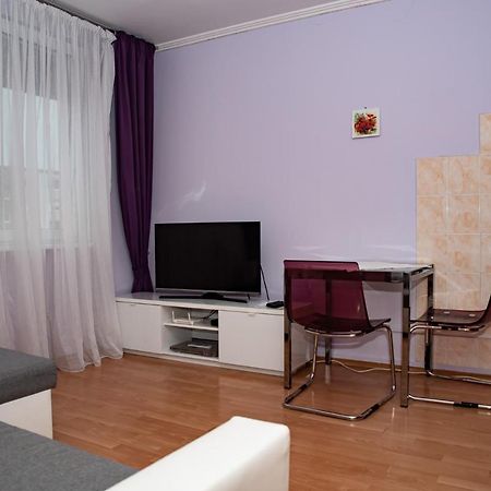 Lovely One Bedroom Apartment Nové Zámky Esterno foto
