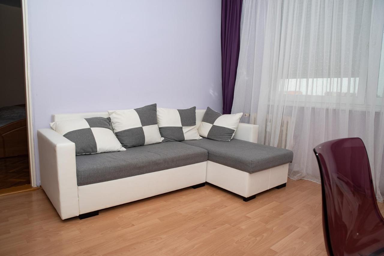 Lovely One Bedroom Apartment Nové Zámky Esterno foto