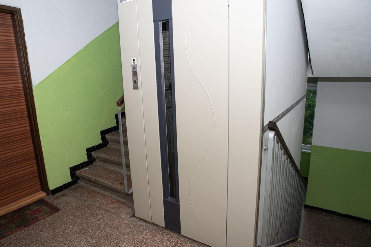 Lovely One Bedroom Apartment Nové Zámky Esterno foto