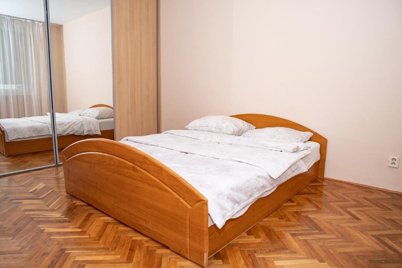 Lovely One Bedroom Apartment Nové Zámky Esterno foto