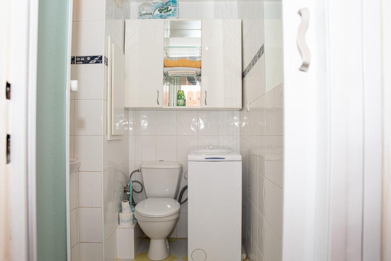 Lovely One Bedroom Apartment Nové Zámky Esterno foto