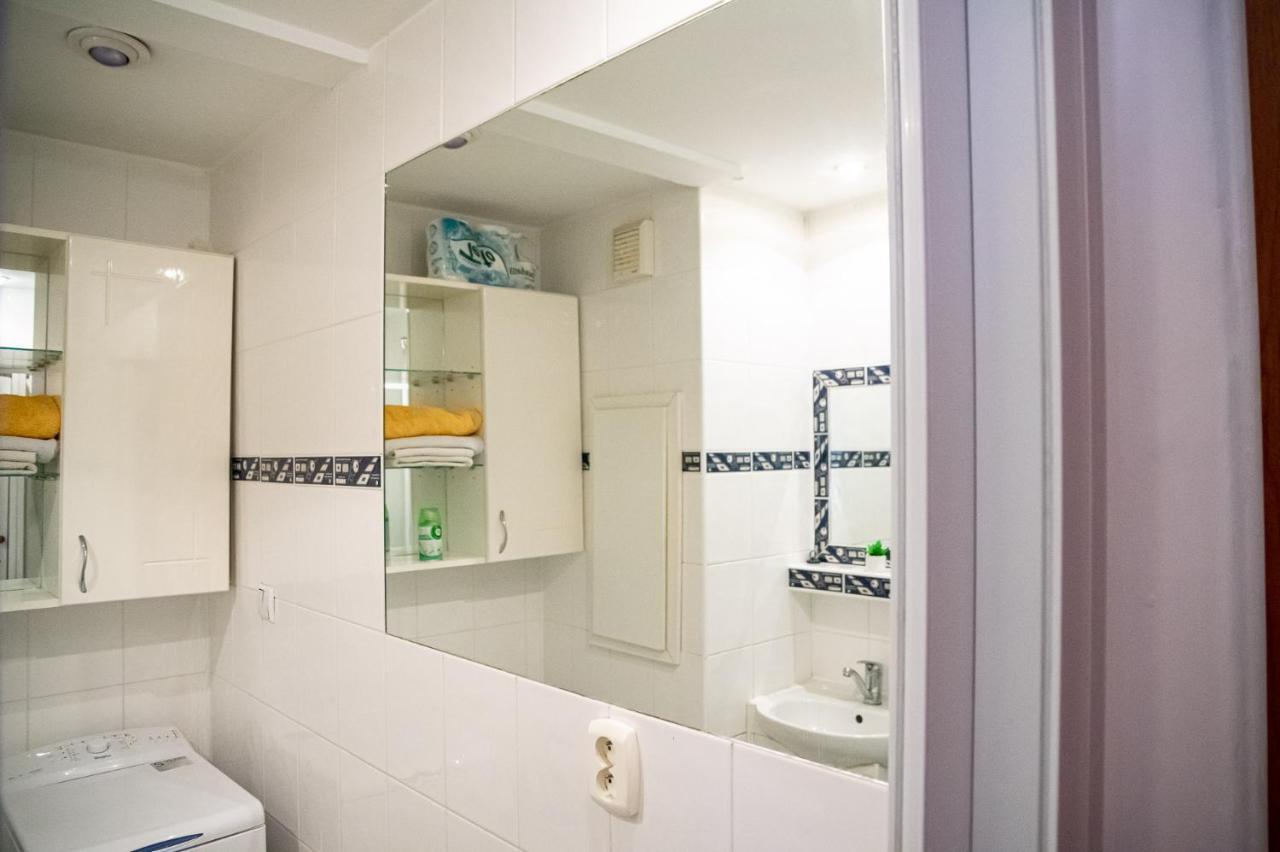Lovely One Bedroom Apartment Nové Zámky Esterno foto