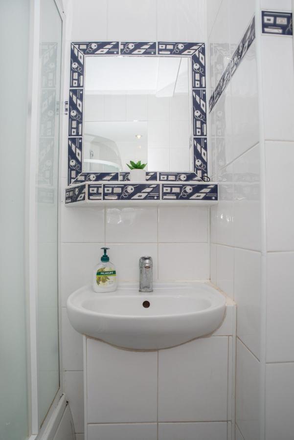 Lovely One Bedroom Apartment Nové Zámky Esterno foto