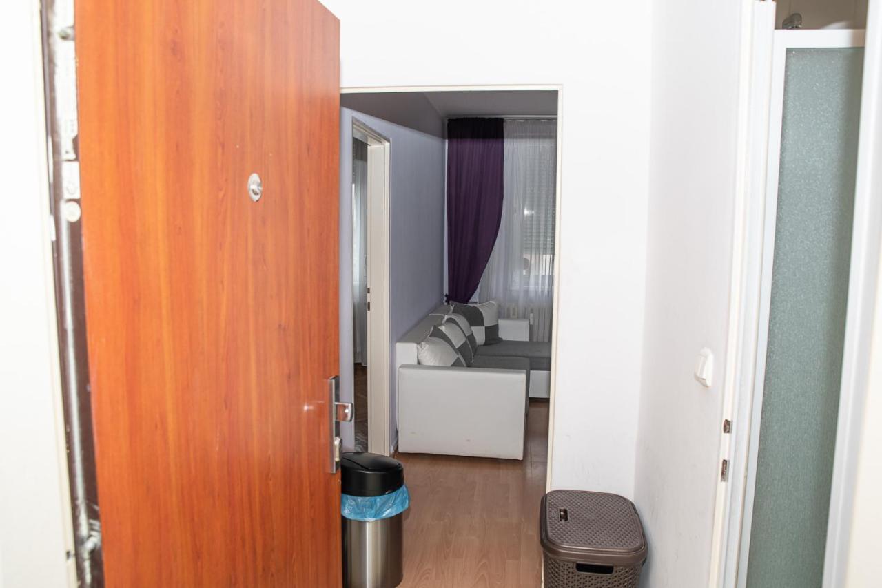 Lovely One Bedroom Apartment Nové Zámky Esterno foto
